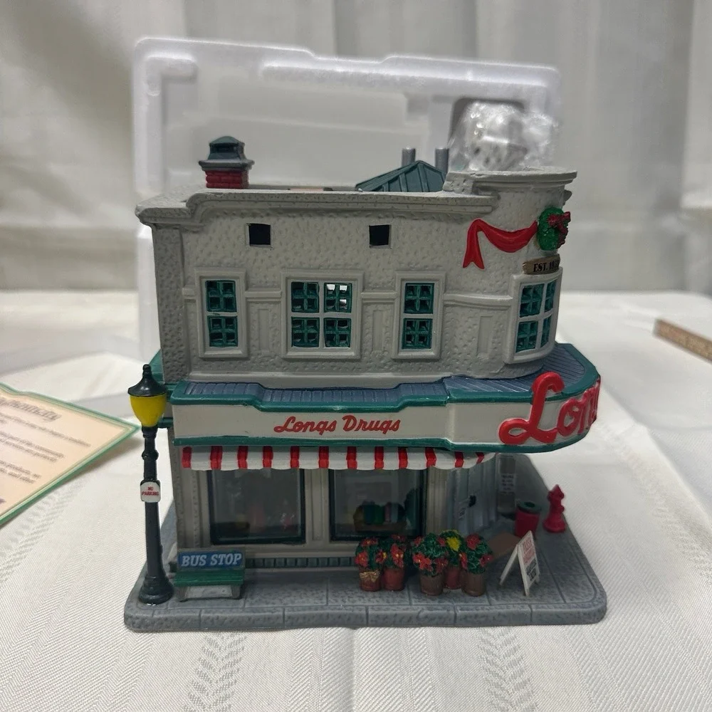 Lemax Longs Corner Store Lighted Building, 2006 Retired Village Collection 65453